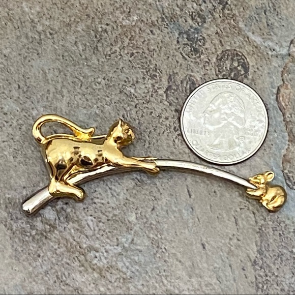 Vintage Unsigned Gold-tone Cat Catching Mouse Slider Brooch - Picture 11 of 15